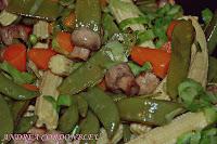 VERDURAS FRESCAS SALTEADAS CON MUSLITOS EN SALSA INDIA DE YOGURT E HIGO