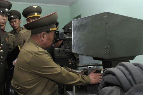 Gen. Kim Kyok Sik tours the Grand Rescue Tank Unit where expressed respect and admiration for the FAR (Photo: Yaíma García Vizcaíno).