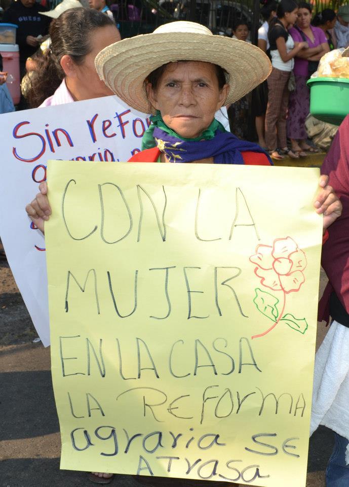 En medio de la violencia, Mujeres se organizan para garantizar su protección.