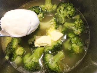 Crema de Brócoli con Chile y Piñones