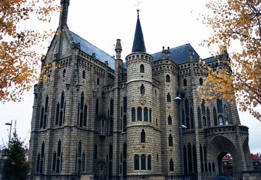 Astorga, un cruce de caminos con Gaudí