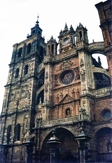 Astorga, un cruce de caminos con Gaudí