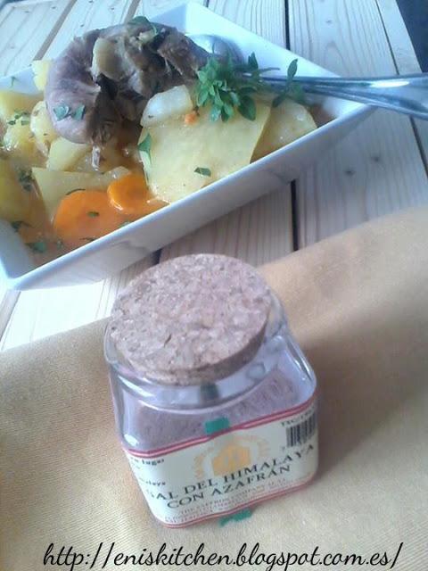 Guiso de patatas con codillo - Tocanita de cartofi cu ciolan proaspat