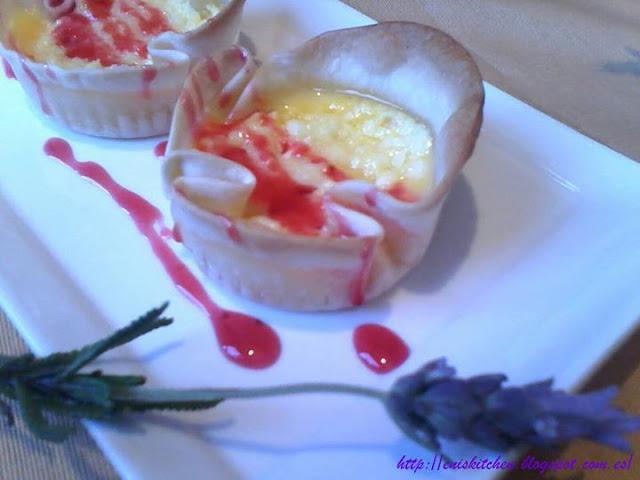 Obleas con queso  y sirope de fresas - Tarte cu branza dulce si sirop de capsuni