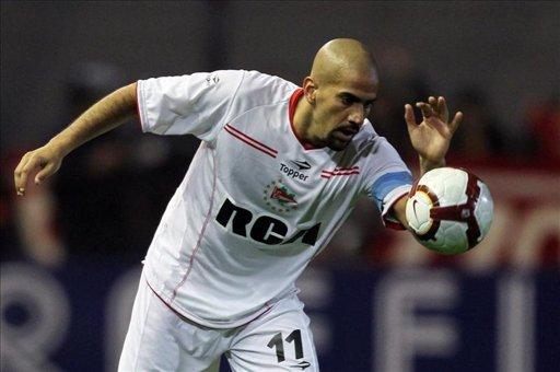 La brujita Veron Firma contrato con Estudiantes