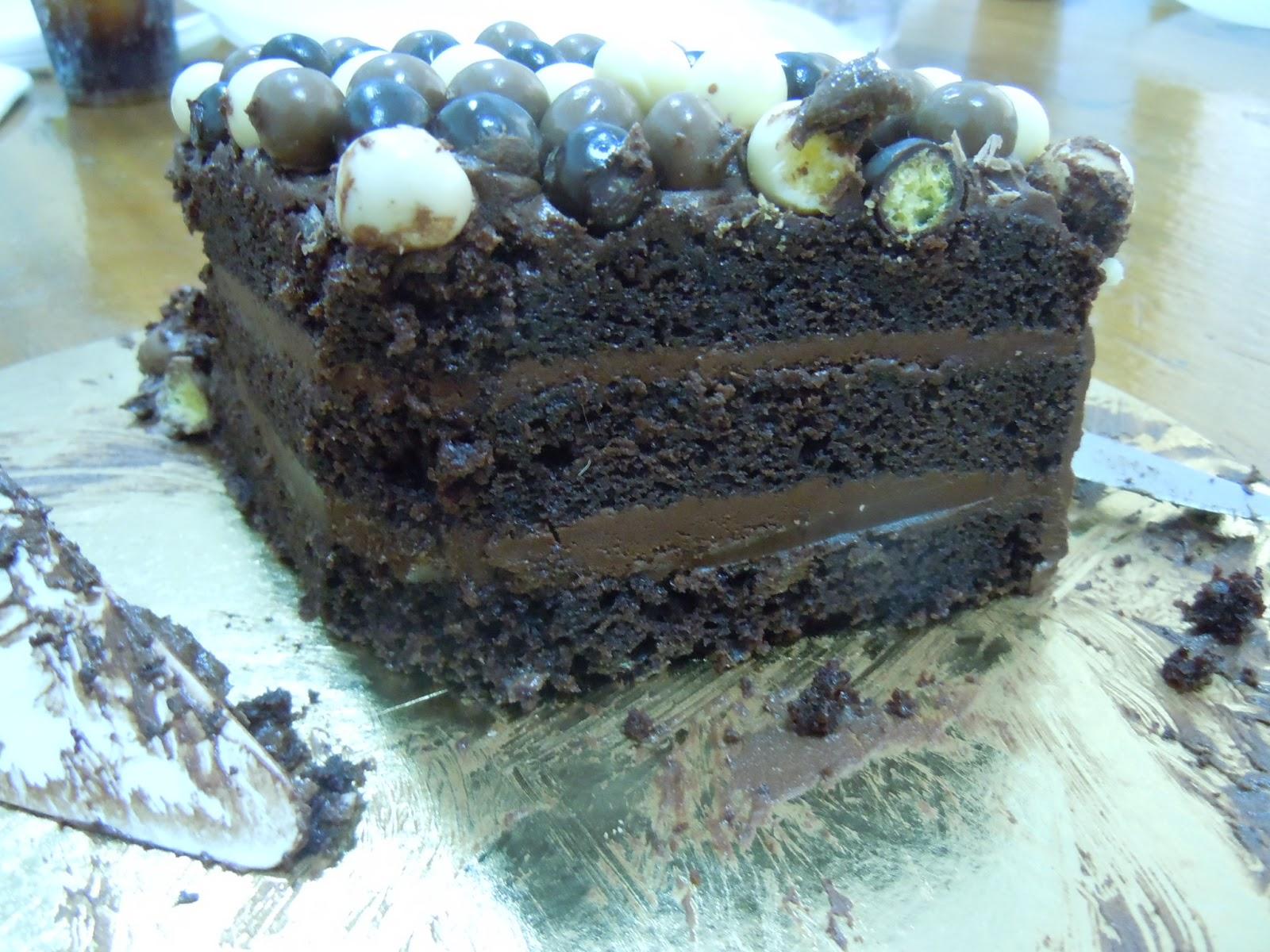 Tarta de mi 29 Cumpleaños!!! (De chocolate tenía que ser =P)