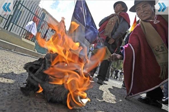 EVO Y SU MANADA DE ALCAHUETAS , contra embajada francesa.