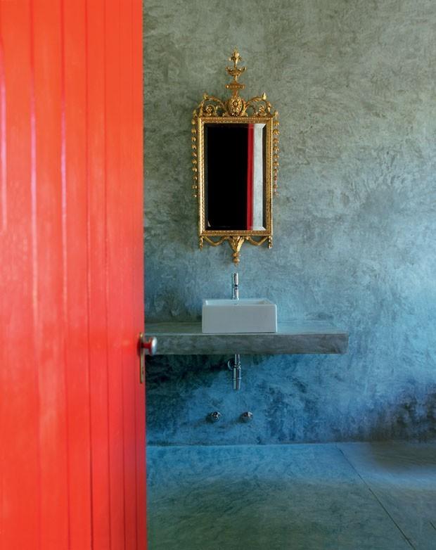 Una casa de campo diferente, con el color rojo como protagonista