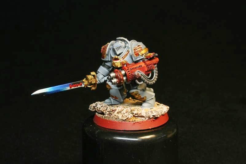 Paladín exterminador de los Caballeros Grises con Psilenciador