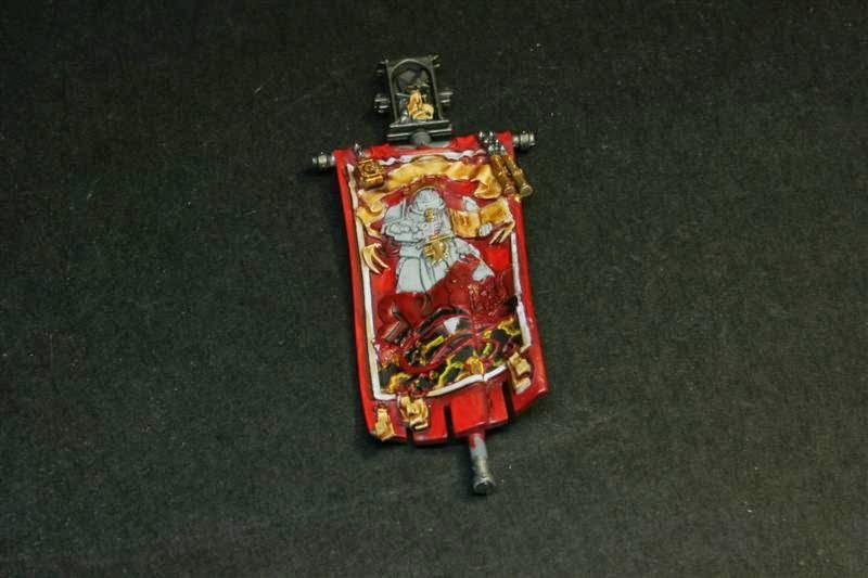 Sombras en el estandarte de los Caballeros Grises