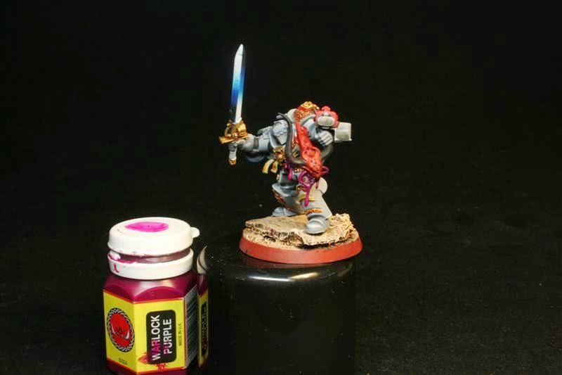 La cabeza está sangrando y para pintarla he usado Warlock Purple de Games Workshop