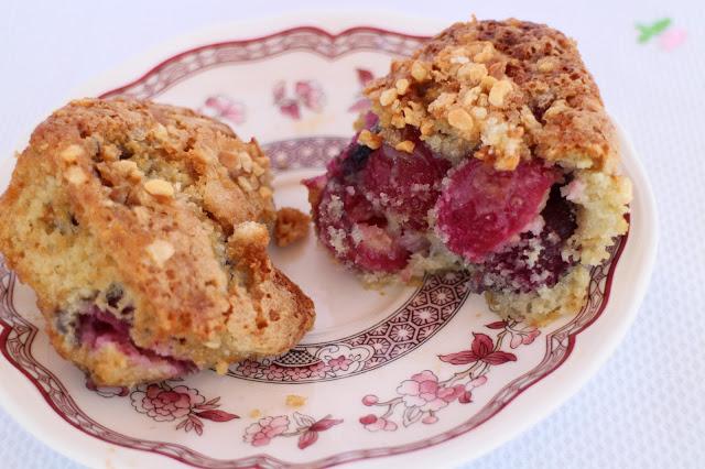 Cherry muffins with crunchy almond