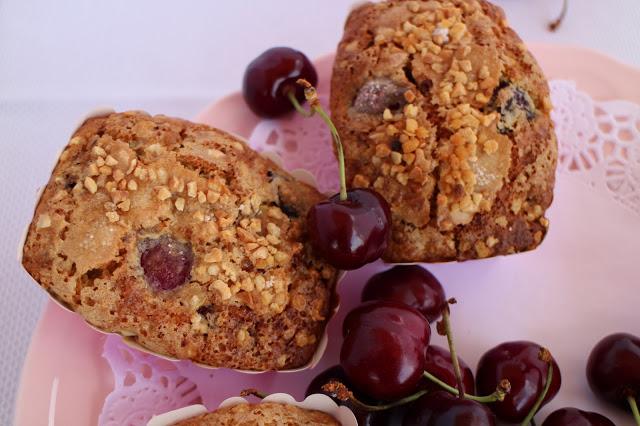 Cherry muffins with crunchy almond