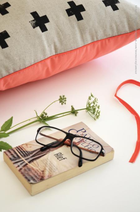 tinta para tejidos decoración manualidades deco hacer cojines en casa estampar cojines en casa con patata DIY   Cojín estampado con una patata decoración bricolaje inspiración textiles blog interiores y decoración nórdico 