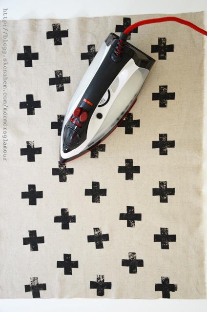 tinta para tejidos decoración manualidades deco hacer cojines en casa estampar cojines en casa con patata DIY   Cojín estampado con una patata decoración bricolaje inspiración textiles blog interiores y decoración nórdico 