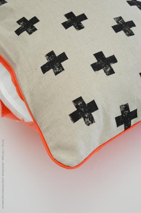 tinta para tejidos decoración manualidades deco hacer cojines en casa estampar cojines en casa con patata DIY   Cojín estampado con una patata decoración bricolaje inspiración textiles blog interiores y decoración nórdico 