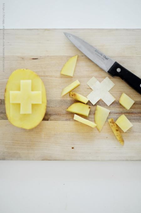 tinta para tejidos decoración manualidades deco hacer cojines en casa estampar cojines en casa con patata DIY   Cojín estampado con una patata decoración bricolaje inspiración textiles blog interiores y decoración nórdico 