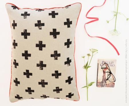 tinta para tejidos decoración manualidades deco hacer cojines en casa estampar cojines en casa con patata DIY   Cojín estampado con una patata decoración bricolaje inspiración textiles blog interiores y decoración nórdico 