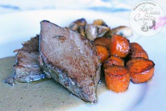 PRESA DE CERDO IBERICO CONFITADA CON SALSA DE PIMIENTA VERDE