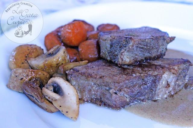 PRESA DE CERDO IBERICO CONFITADA CON SALSA DE PIMIENTA VERDE