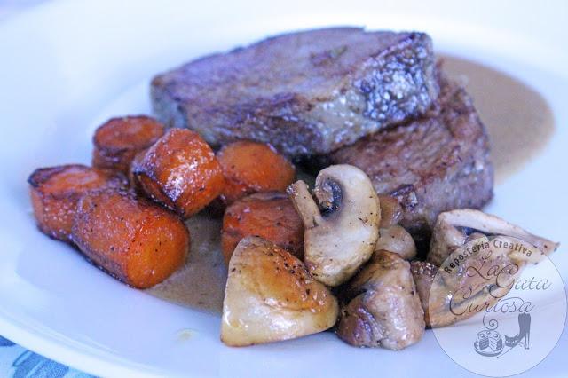 PRESA DE CERDO IBERICO CONFITADA CON SALSA DE PIMIENTA VERDE