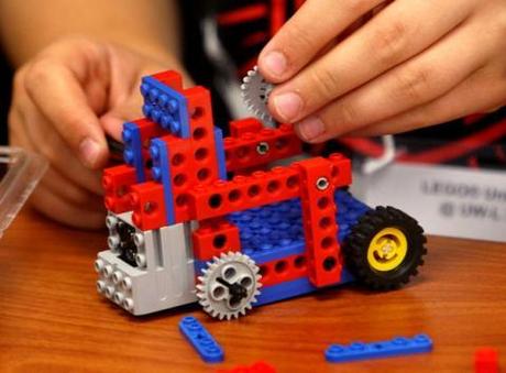 Lecciones que nos da la Vida: Los niños desarrollan habilidades técnicas jugando con LEGO