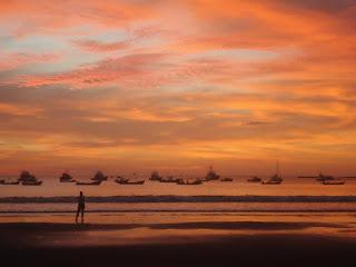 San Juan del Sur (Nicaragua) - Surfeando en el pueblo de colores