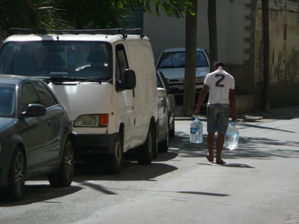 BARCELONA...LA CRISIS ... NO TIENE PIEDAD CON ESTAS PERSONAS...LA BORDETA, CARRER PARCERISAS...21-07-2013...