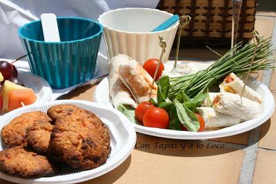 Galletas saladas de tomate y pesto.  Emparedados enrollados variados
