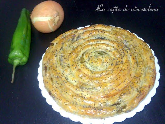 Espiral de hojaldre de pimientos verdes
