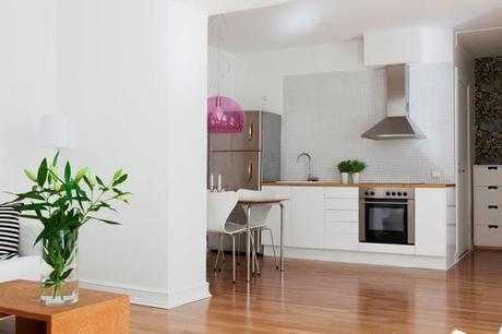 Lampara fucsia en la cocina