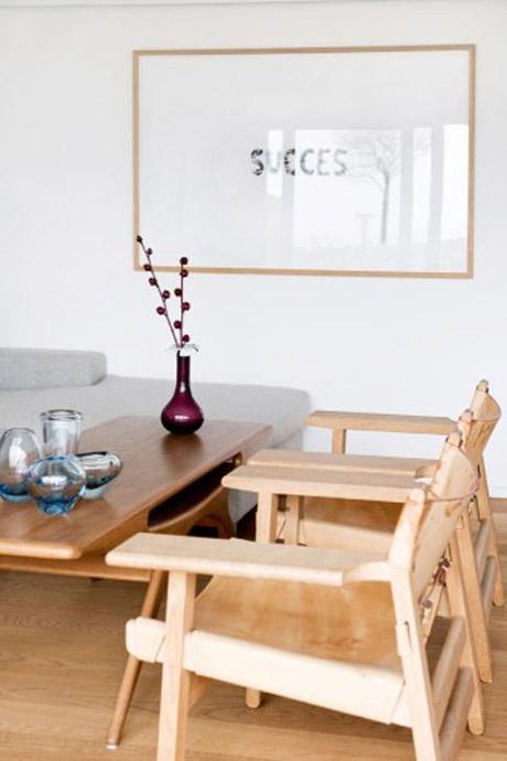 Dos grandes cuadros vistiendo la pared de dos salones Dos grandes cuadros vistiendo la pared de dos salones