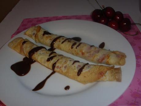 FILLOAS RELLENAS DE COMPOTA DE CEREZA Y SALSA DE CHOCOLATE