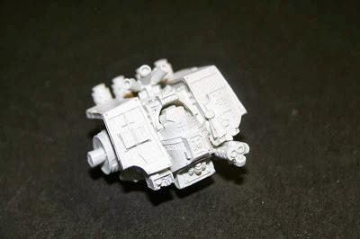 Imprimación del Dreadnought con Gris de Vallejo Surface Primer
