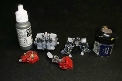 Acero Engrasado de Vallejo Model Color y Mithril Silver de Games Workshop para las luces del Dreadnought