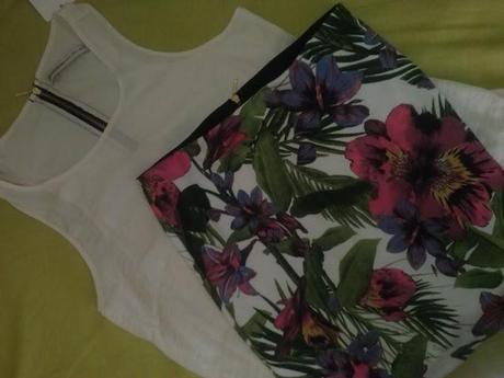 Con estampado de flores.........................