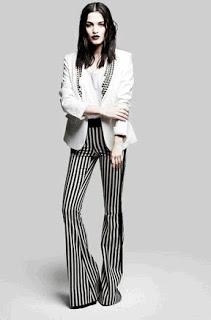 ABAJO DE LA PASARELA ¡Buen día! ¡Buen día! ¿Cómo están? ¿...