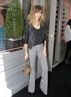 ABAJO DE LA PASARELA ¡Buen día! ¡Buen día! ¿Cómo están? ¿...