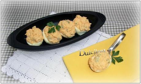 HUEVOS RELLENOS DE PECHUGA DE POLLO