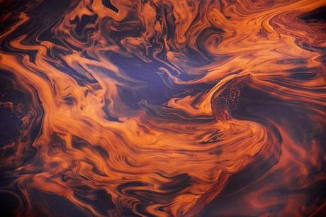 Benjamin Lowy – Petróleo sobre el agua