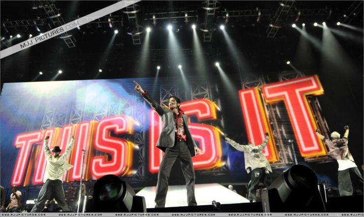DdUAaC: This is It (2009)