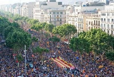 De manifestaciones y muchedumbres