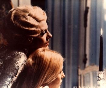 “Sliding through life on charm”: El rojo en los labios, el encanto decadente de Harry Kümel. Espíritus de la vieja europa y maniobras de posesión