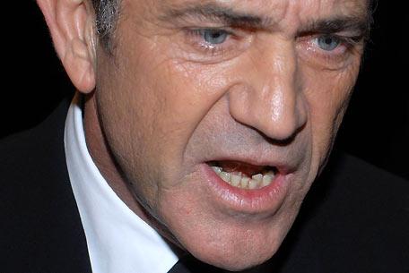 MEL GIBSON, MALTRATADOR Y CON  MAL GENIO