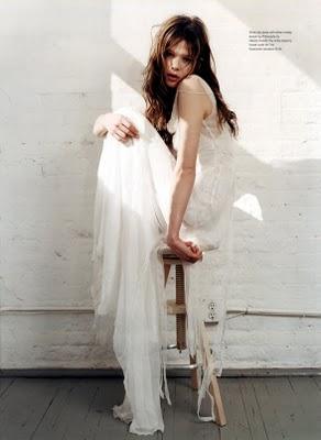 PONTE DE LARGO / WEAR A MIXI DRESS.