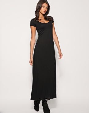 PONTE DE LARGO / WEAR A MIXI DRESS.