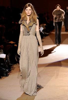 PONTE DE LARGO / WEAR A MIXI DRESS.