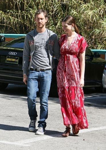 PONTE DE LARGO / WEAR A MIXI DRESS.