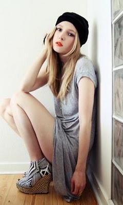 PONTE DE LARGO / WEAR A MIXI DRESS.