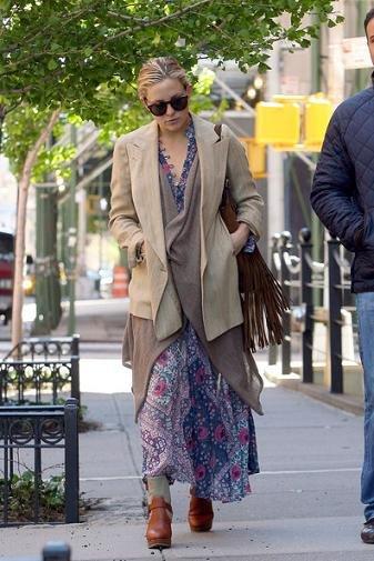 PONTE DE LARGO / WEAR A MIXI DRESS.